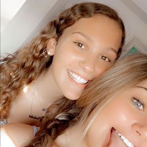 Meet your Posher, Izzy